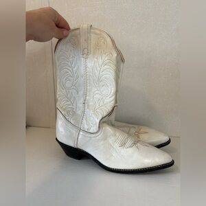 ACME white cowgirl Rodeo Concert boots 8
